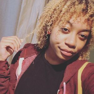 Meet your Posher, Ayla